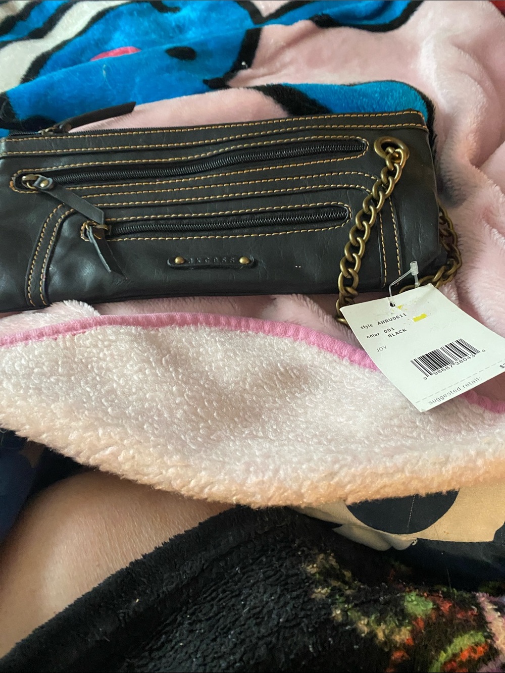 Axcess wristlet NWT in brown